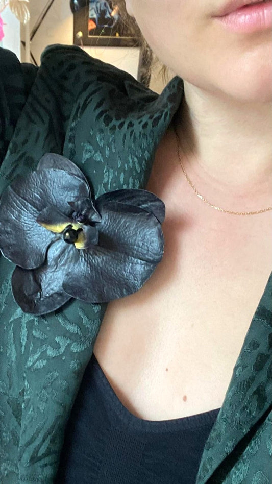 Black XL Orchid Pin With Black Pearl