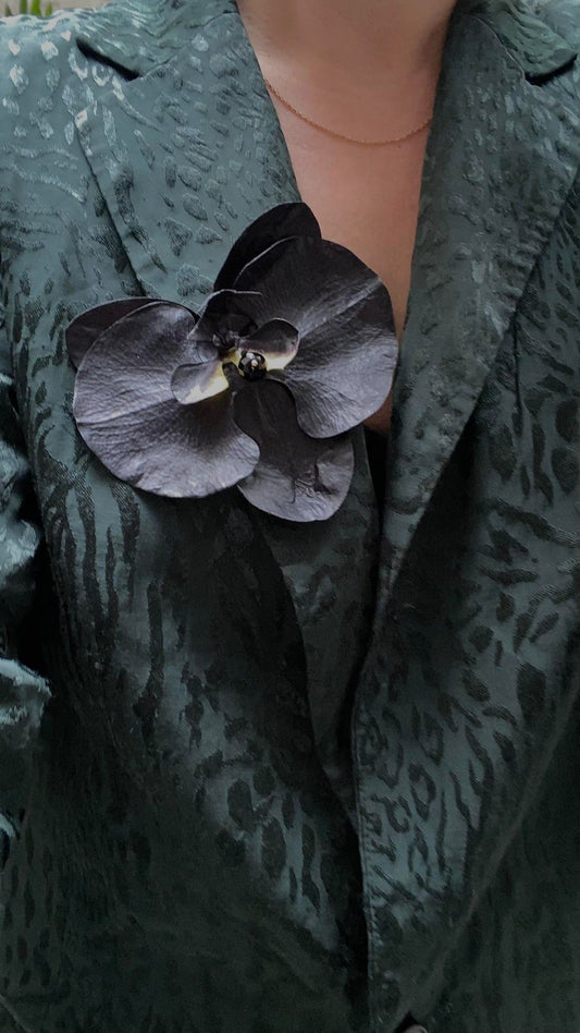 Black XL Orchid Pin With Black Pearl