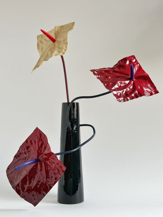 The Florist Vase 'Cone' - SHINY BLACK