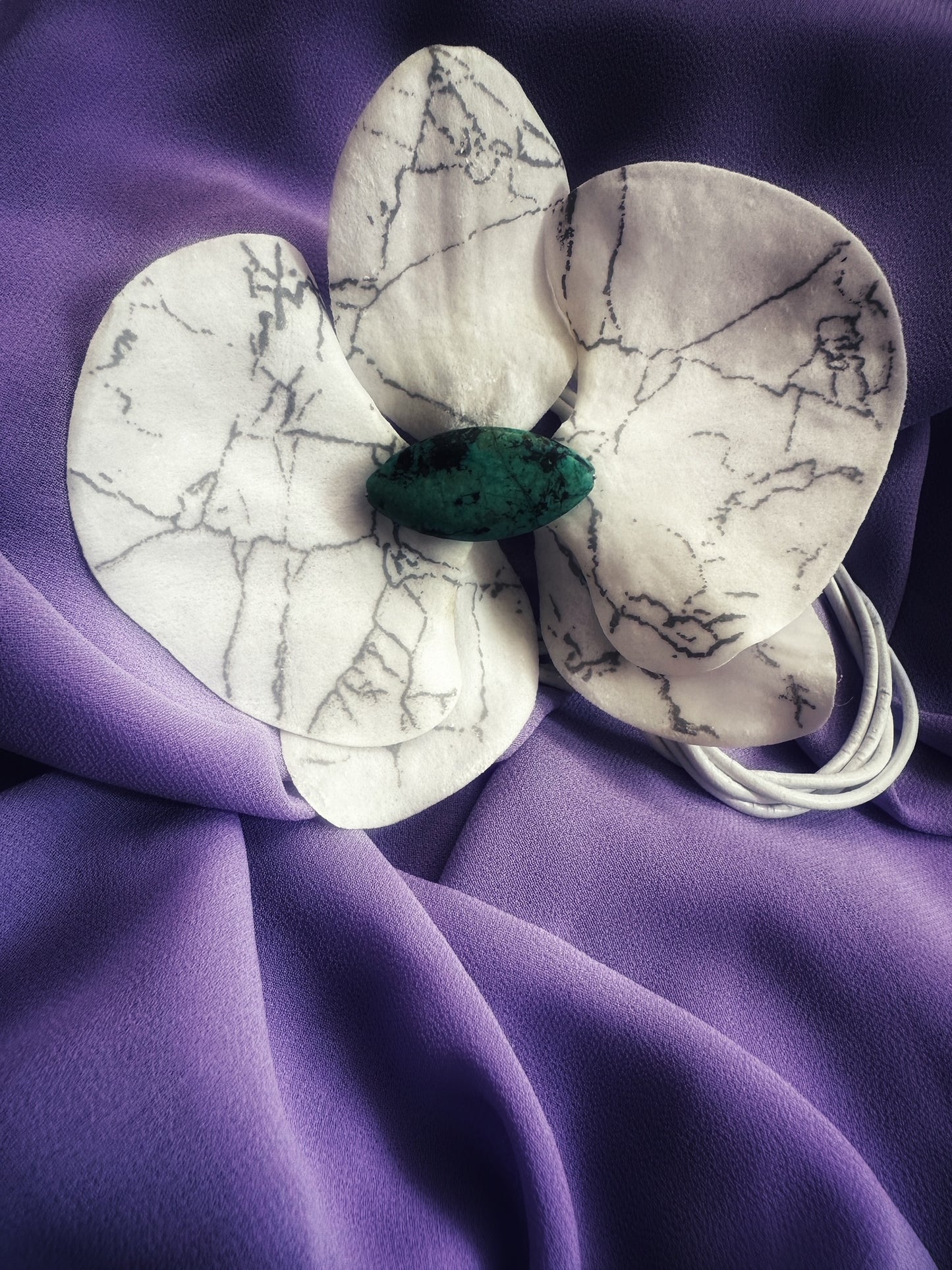 Marble Orchid choker with white leather string and turquoise stone pearl (Medium)