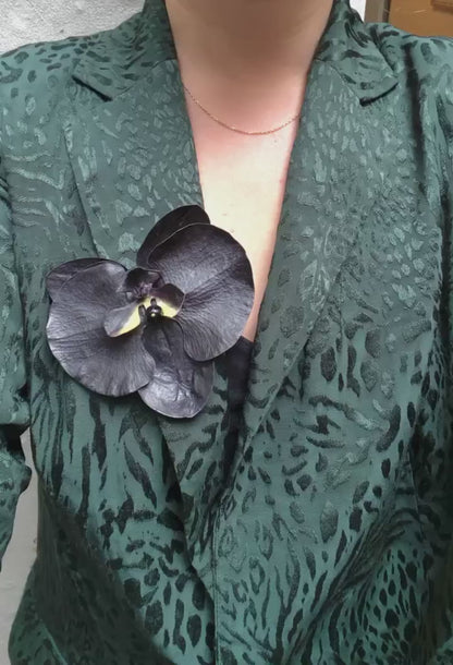Black XL Orchid Pin With Black Pearl
